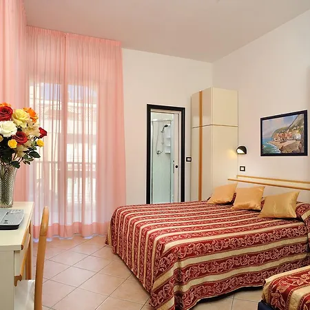 Amedeo Hotel 2*