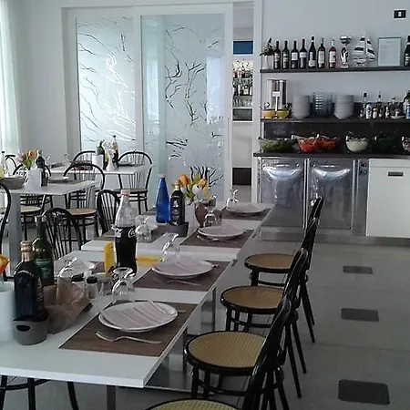 Amedeo Hotel 2*